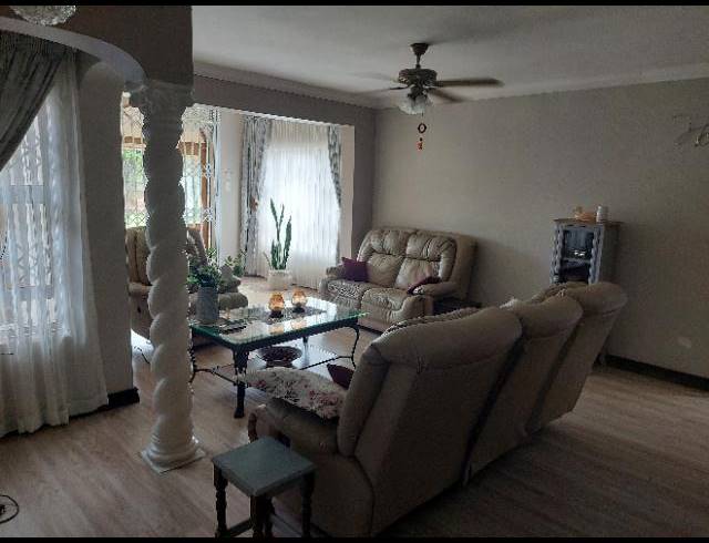 4 BEDROOM HOUSE FOR SALE IN CRAIGIEBURN